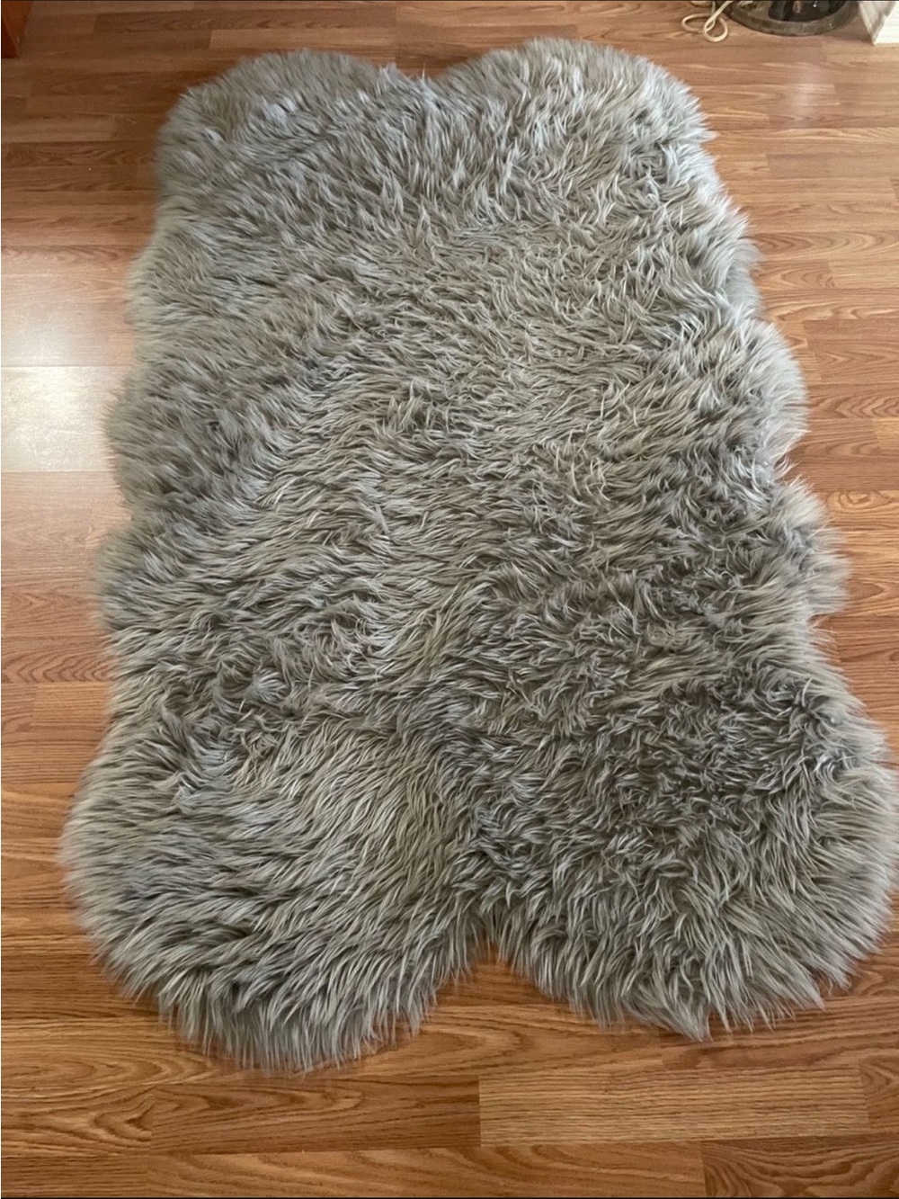 Plush Gray Faux Sheepskin Accent Rug - Soft Shag Bath Mat